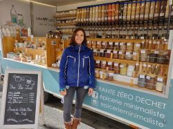 Clémentine, 36 ans, a créé son épicerie bio zéro déchet itinérante en Touraine, après avoir passé dix ans chez Red Bull. ((DR))