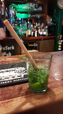 Paille en bambou au bar Oxford de Tours